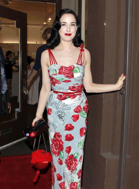 Dita Von Teese: Kobieta powinna wyrywać włosy z sutków