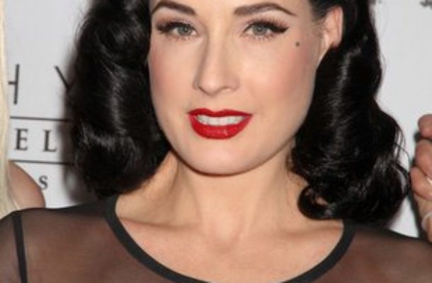 Czyżby seksowna Dita Von Teese schudła? (FOTO)