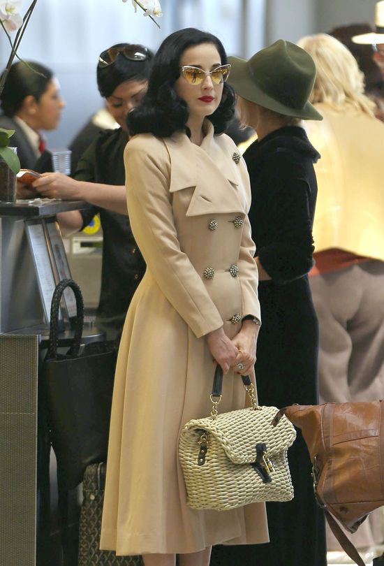 Dita von Teese zaraz po długiej podróży samolotem (FOTO)