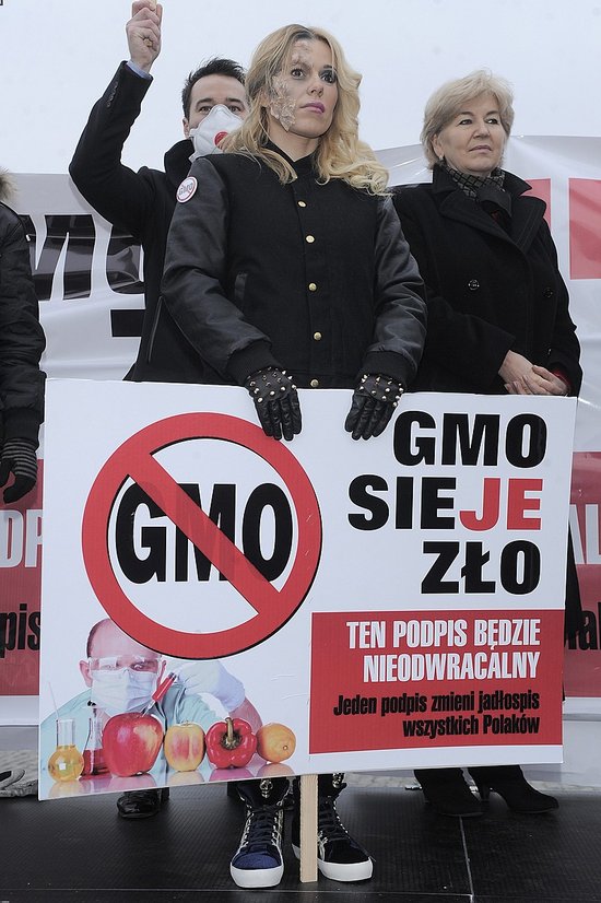 Koszmar! Zdeformowana twarz Dody (FOTO) Koszmar! Zdeformowana twarz Dody (FOTO)