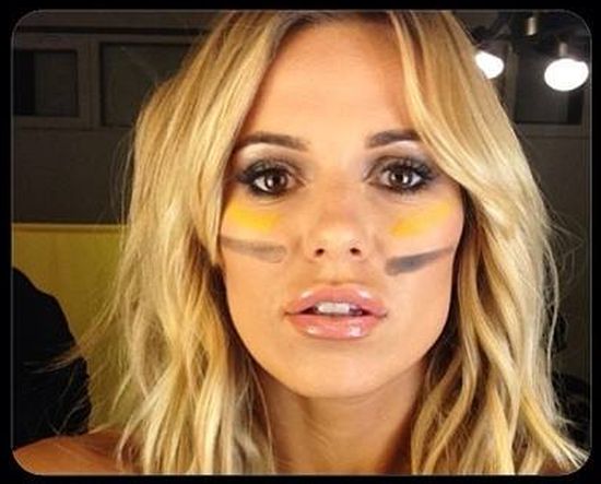 Doda wypina biust i pośladki w nowej reklamie (FOTO)