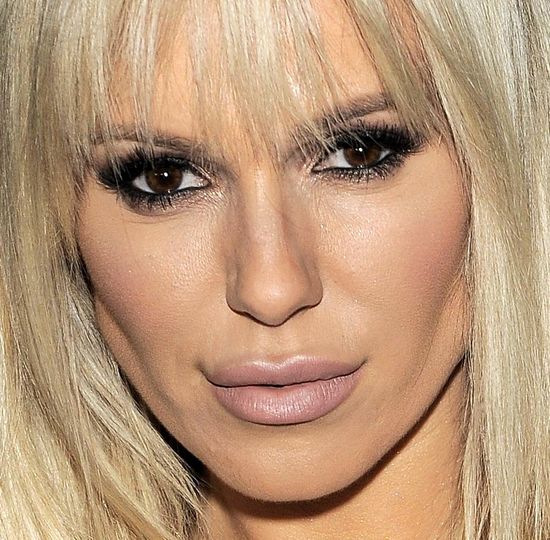 Na czym skupiłeś wzrok? Piersi czy twarz? (FOTO)