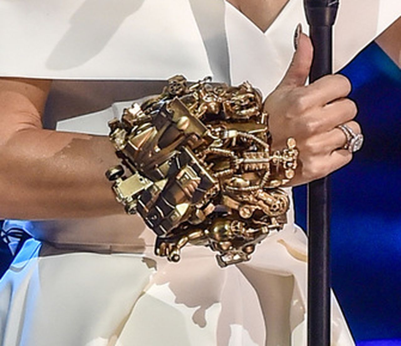 Doda w finale The Voice w długiej, białej sukni zaśpiewała nowy singiel ZDJĘCIA Doda w finale The Voice w długiej, białej sukni zaśpiewała nowy singiel ZDJĘCIA