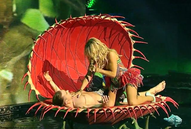 Doda wiedziała, kiedy wypuścić nowy klip (VIDEO)