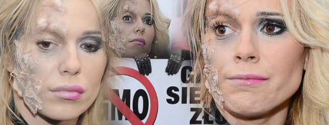 Agnieszka Szulim protestowała przed sejmem (FOTO)