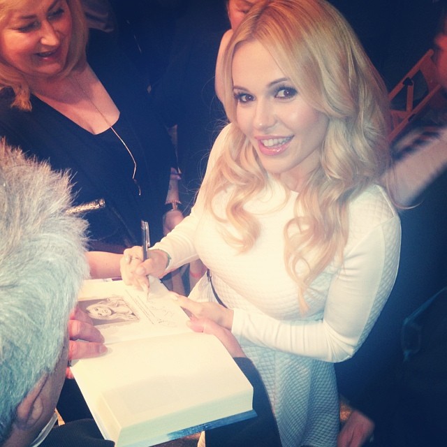 Jaki bokot Dody? Elita podaje jej ręce i bierze autografy