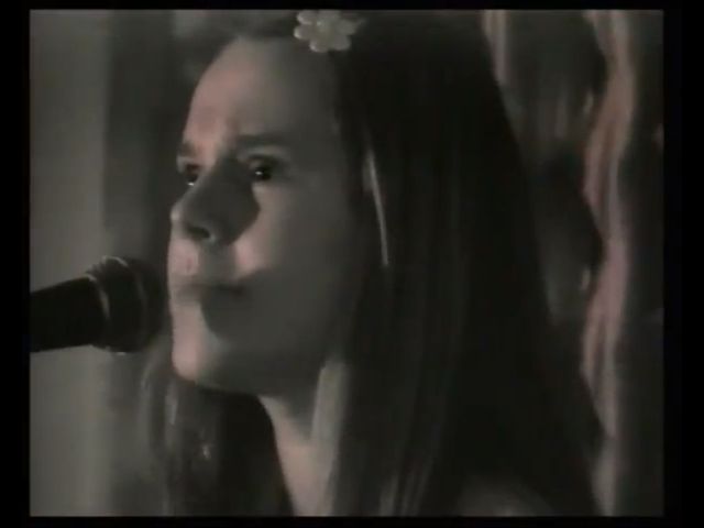 Kilkunastoletnia Doda śpiewa Być kobietą [VIDEO]