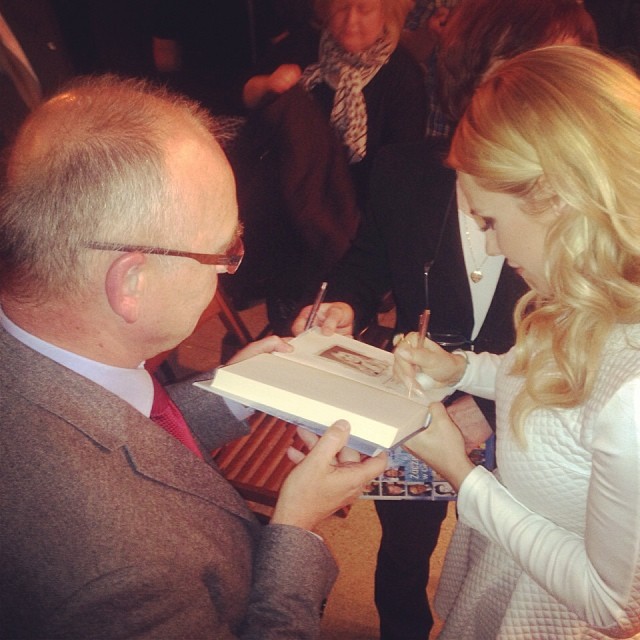 Jaki bokot Dody? Elita podaje jej ręce i bierze autografy