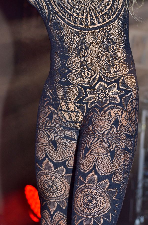 AFERA! Doda pokazała pupę w koronce, a na widowni prezydent Duda (Insta) AFERA! Doda pokazała pupę w koronce, a na widowni prezydent Duda (Insta)