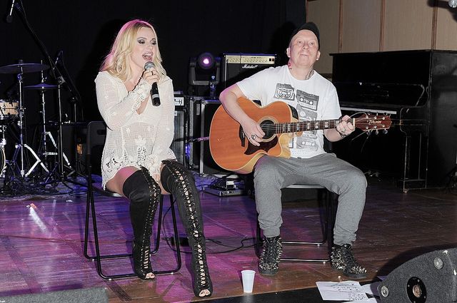 Doda wysłała stylistkę na urlop (FOTO) Doda wysłała stylistkę na urlop (FOTO)