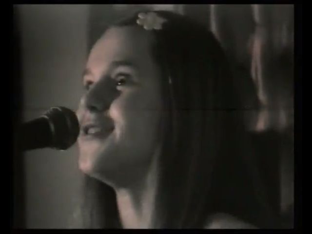 Kilkunastoletnia Doda śpiewa Być kobietą [VIDEO]