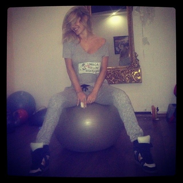 Kiedy Doda ćwiczy, tynk sypie się ze ścian (FOTO)