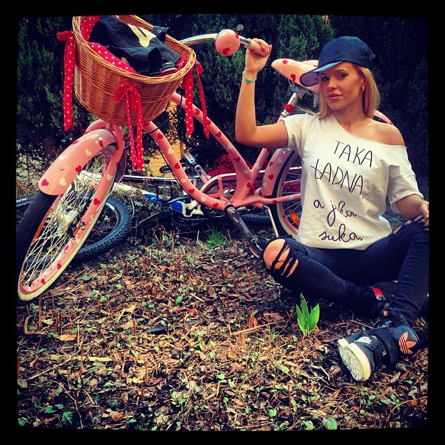 Doda jak licealistka na wagarach (FOTO) Doda jak licealistka na wagarach (FOTO)