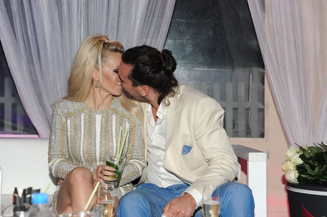 Doda skomentowała plotki o ślubie! (FB) Doda skomentowała plotki o ślubie! (FB)