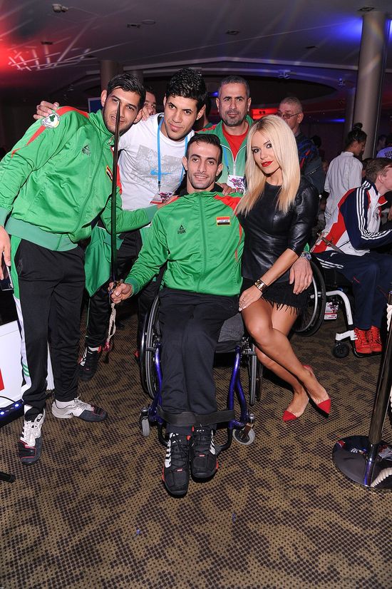 W takiej stylizacji trudno czuć się komfortowo (FOTO)