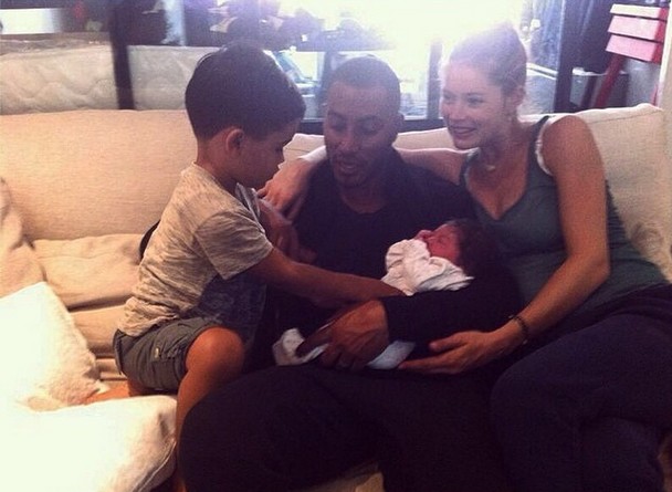 Doutzen Kroes urodziła i pokazała córeczkę! (FOTO)