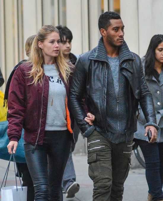 Naturalna Doutzen Kroes z mężem na zakupach (FOTO)