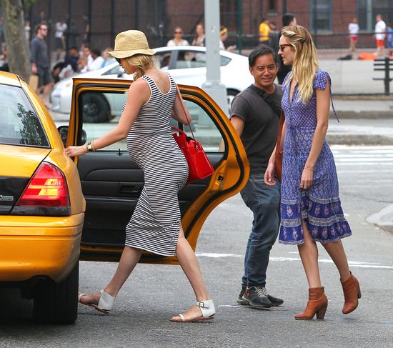 Ciężarna Doutzen Kroes spędza czas z Candice Swanepoel FOTO