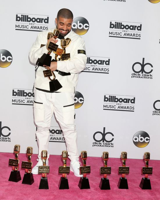 Rihanna zawsze była o NIĄ zazdrosna, teraz ziścił się jej koszmar