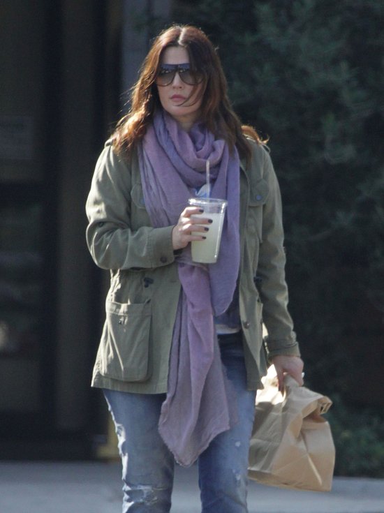 Drew Barrymore zmęczona macierzyństwem? (FOTO)