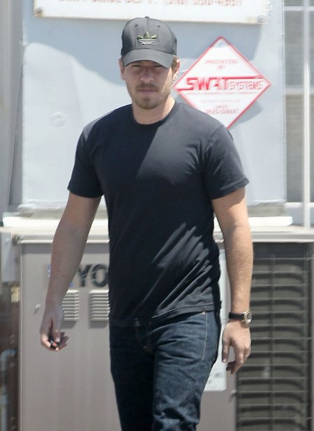 Drew Barrymore nawet w ciąży maluje paznokcie (FOTO)