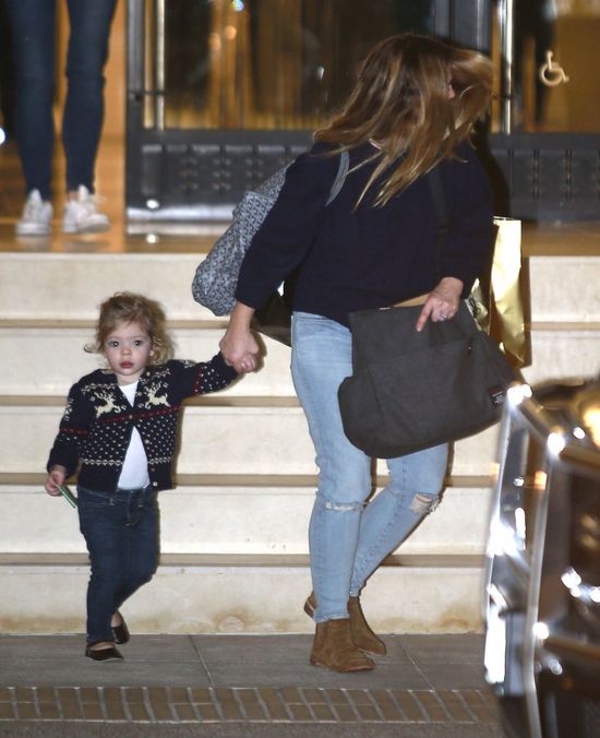 Drew Barrymore nie stroi się na świąteczne zakupy (FOTO) Drew Barrymore nie stroi się na świąteczne zakupy (FOTO)