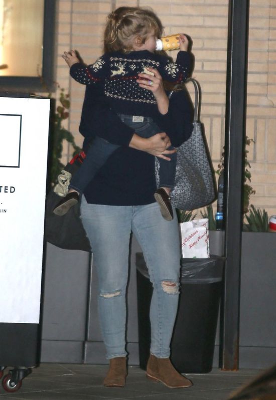 Drew Barrymore nie stroi się na świąteczne zakupy (FOTO) Drew Barrymore nie stroi się na świąteczne zakupy (FOTO)