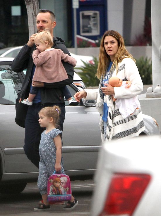 Zamiast Birkin nosi lalki swojej córki (FOTO)