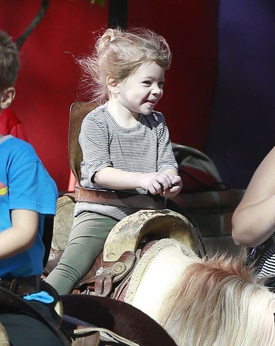 Drew Barrymore tyje w oczach (FOTO) Drew Barrymore tyje w oczach (FOTO)