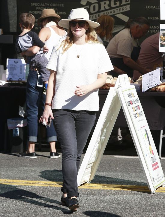 Drew Barrymore tyje w oczach (FOTO) Drew Barrymore tyje w oczach (FOTO)