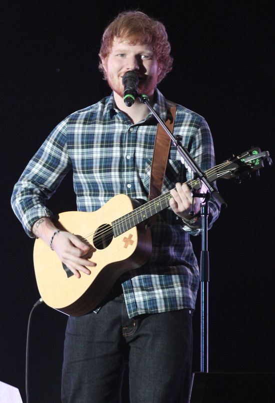 Ed Sheeran załatwił się w spodnie podczas koncertu!