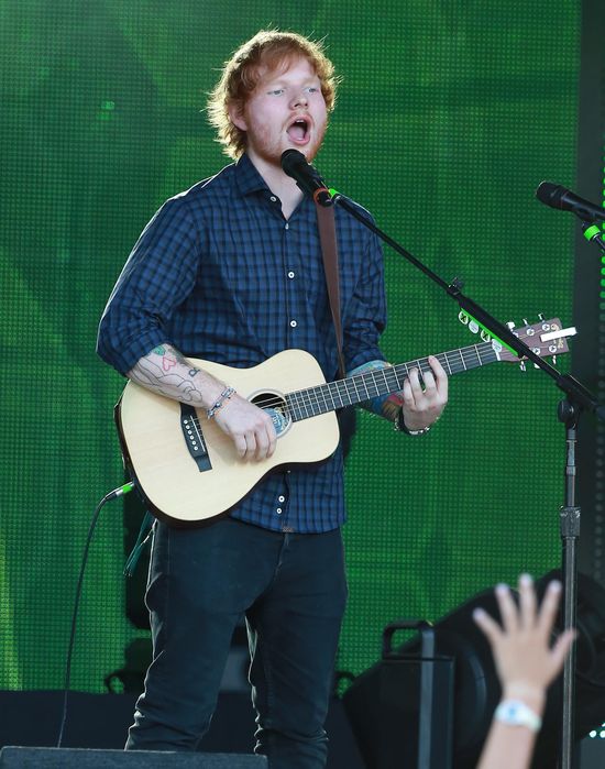 Ed Sheeran załatwił się w spodnie podczas koncertu!