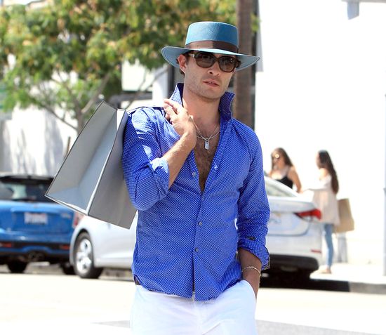 Boski Chuck Bass kroczy ulicami Los Angeles (FOTO)