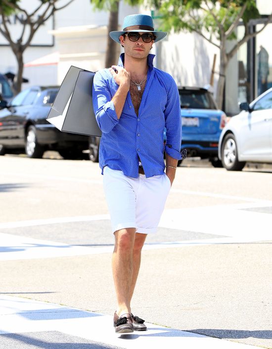 Boski Chuck Bass kroczy ulicami Los Angeles (FOTO)