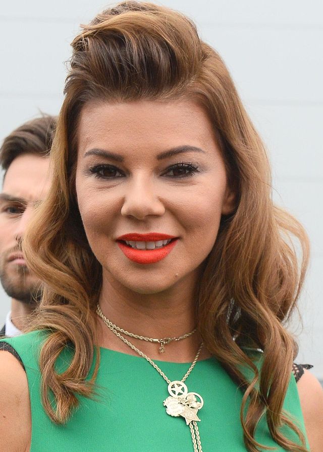 Edyta Górniak w zielonej tunice i sexy kozakach (ZDJĘCIA)