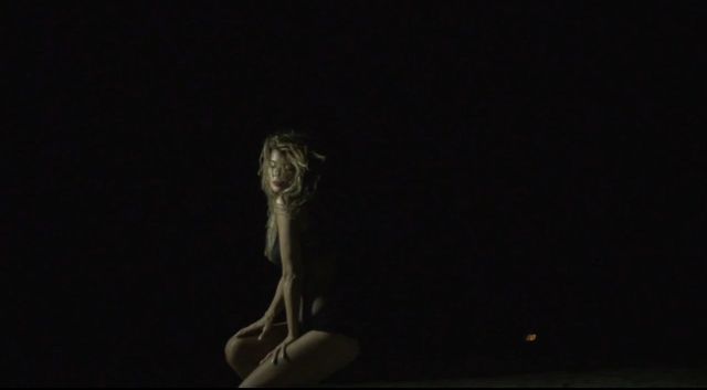 Edyta Górniak pręży się w bikini w najnowszym teledysku 