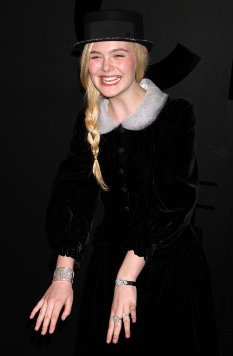 Elle Fanning odważnie eksperymentuje z modą (FOTO) Elle Fanning odważnie eksperymentuje z modą (FOTO)