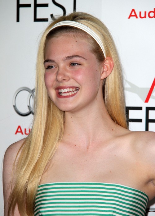 Elle Fanning - dziewczęca i świeża na czerwonym dywanie