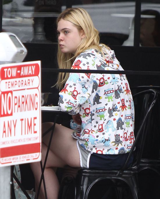 Elle Fanning bez makijażu jak zwykła nastolatka? (FOTO) Elle Fanning bez makijażu jak zwykła nastolatka? (FOTO)