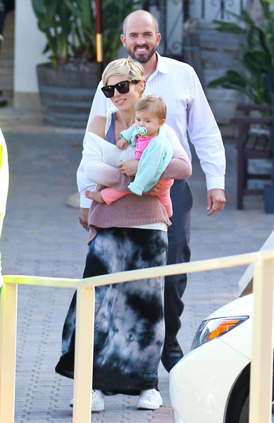 Córeczka Chrisa Hemstwortha robi się coraz ładniejsza (FOTO)