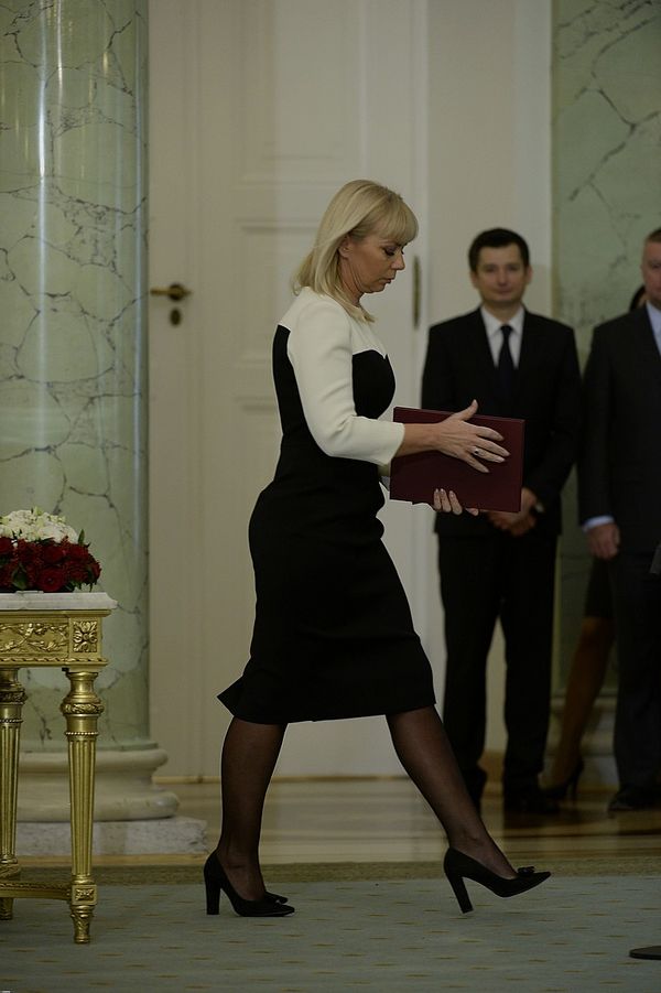 Elżbieta Bieńkowska lubi wakacje w kamperze i koncerty rocko