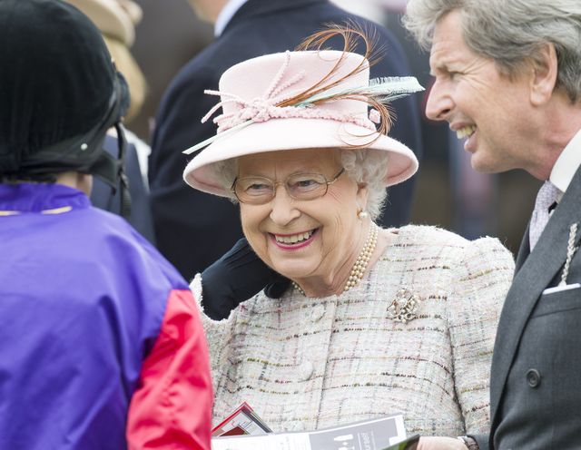 Królowa nosi przy sobie pieniądze tylko w TYM jednym dniu