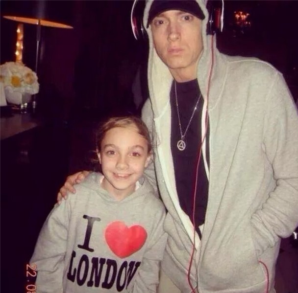 Córka Eminema skończyła szkołę średnią!