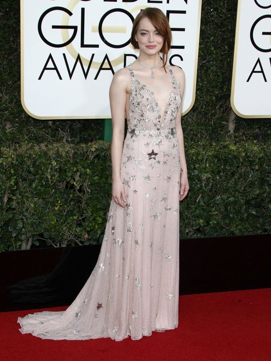 Niezręczna sytuacja! Emma Stone chce GO pocałować, a ON... Niezręczna sytuacja! Emma Stone chce GO pocałować, a ON...