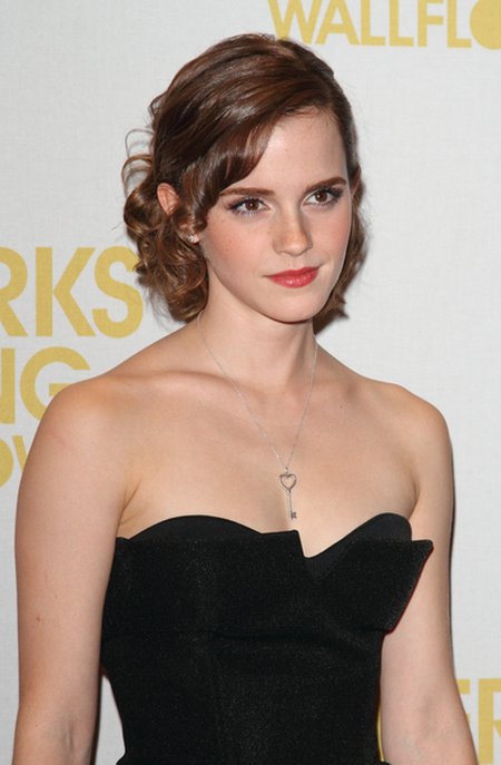 Emma Watson z kluczem na szyi (FOTO) Emma Watson z kluczem na szyi (FOTO)