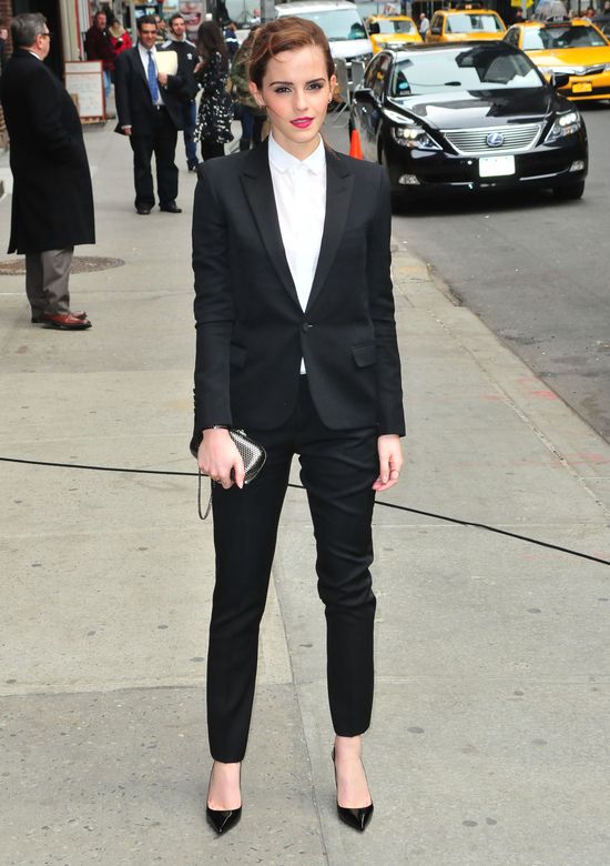 Zachwycająca Emma Watson w klasycznym garniturze (FOTO)