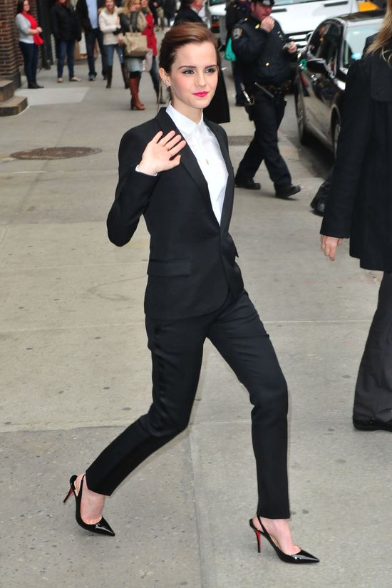 Zachwycająca Emma Watson w klasycznym garniturze (FOTO)