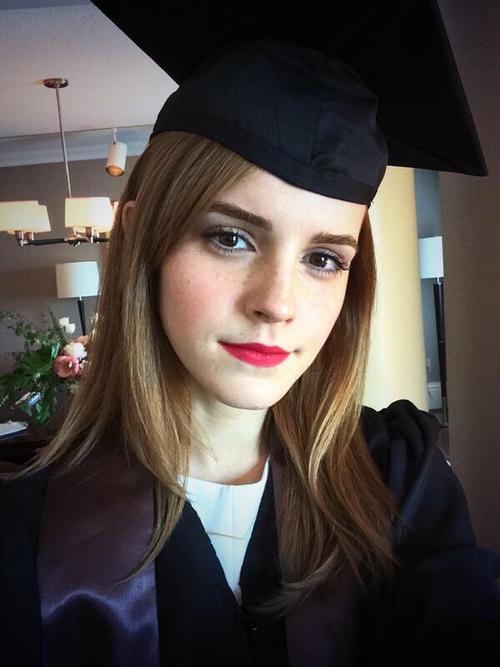 Pani magister Emma Watson (FOTO)