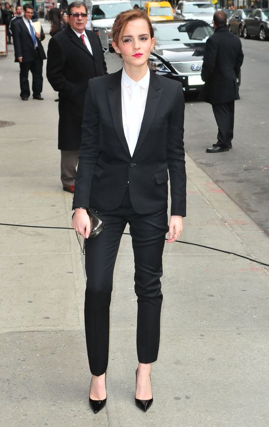 Zachwycająca Emma Watson w klasycznym garniturze (FOTO)