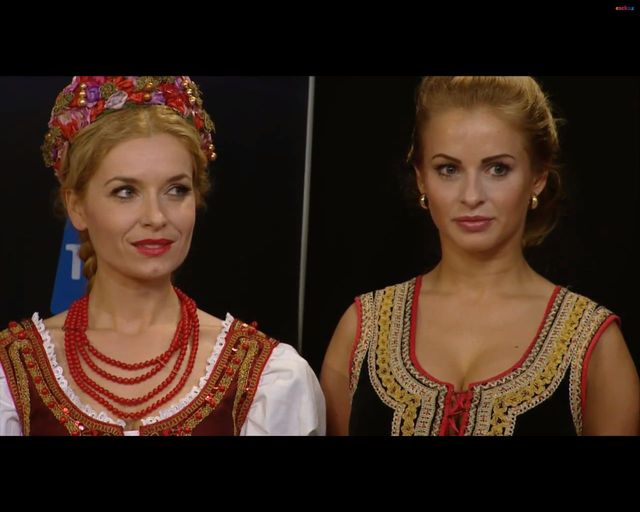 Ola Ciupa mierzy kolanem w krocze szwedzkiego dziennikarza 